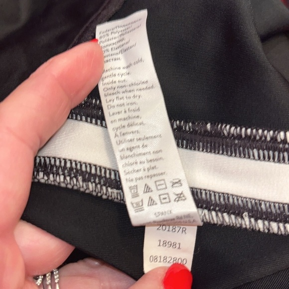 Spanx size XS / tp faux leather with white stripe leggings - Picture 11 of 11